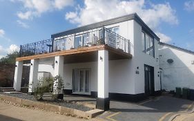 Tallets Apartment With Balcony & Parking