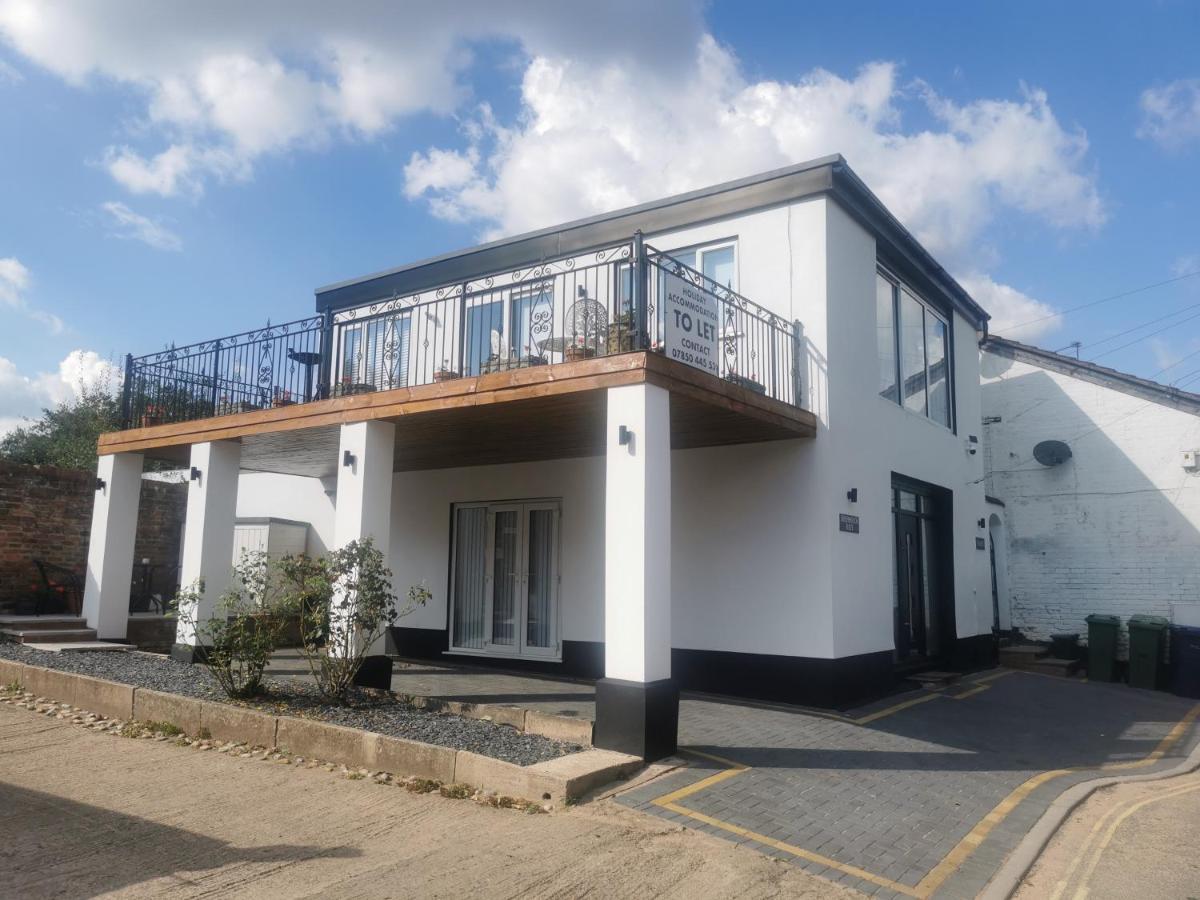 Tallets Apartment With Balcony & Parking Tewkesbury Exterior photo